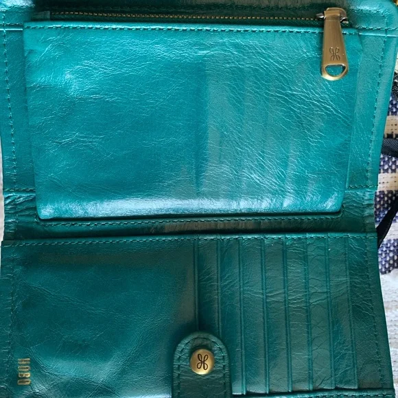 Hobo Bluegrass Bifold Leather Wallet with Button Closure - Picture 2 of 8